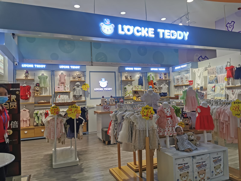 商用展柜：商品陳列的“視覺(jué)引擎”與品牌傳播的“無(wú)聲推手”